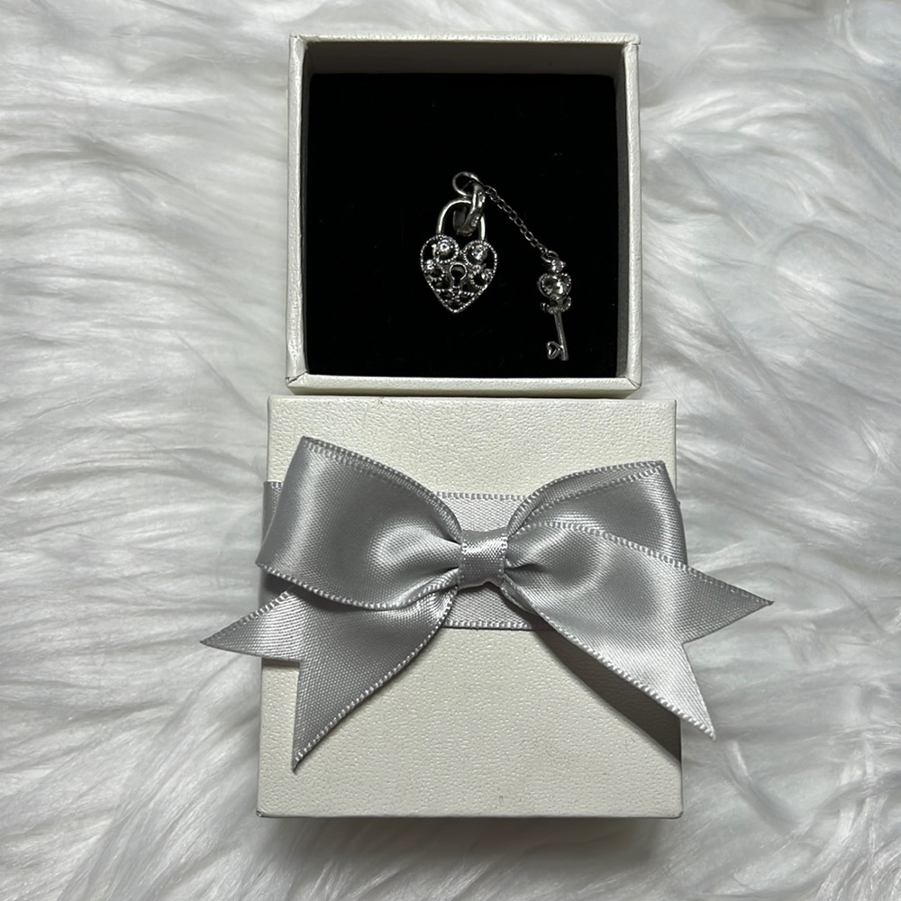 925 sterling silver heart pendant with cz accent stones